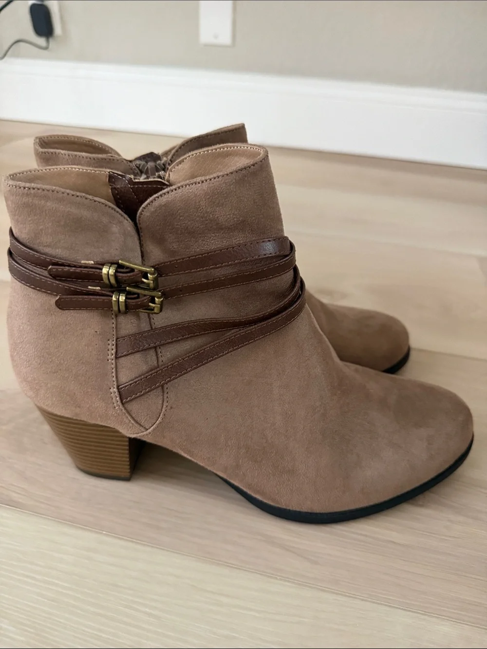 NWOB LIfe Stride Jezebel Tan Ankle Booties Size 11W